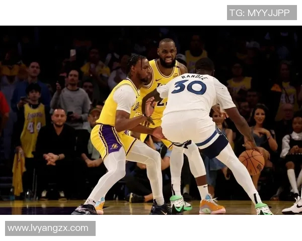 湖人快船对决激战正酣球迷热情高涨期待精彩瞬间